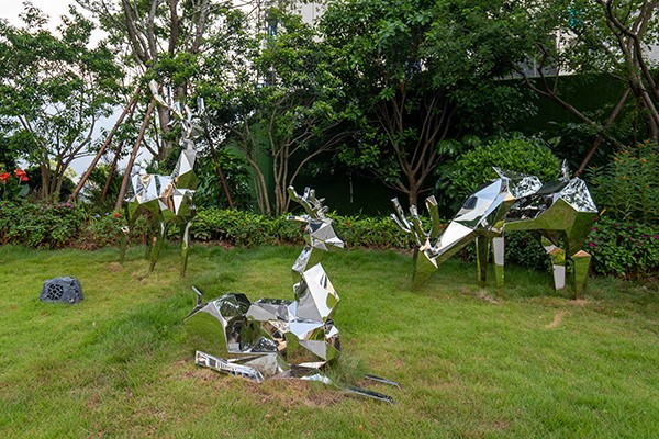 Custom Geometric Deer Stainless Steel Sculpture | Modern Outdoor Mirror Art Installation